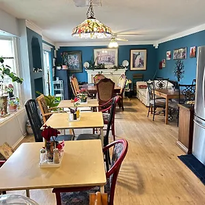 The Charming Hideaway-2 Beds-3 People In Hide-out Private Hidden Bedroom Homestay Abbotsford