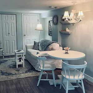 Quaint 1 Bedroom Lower In Victoria, Bc Holiday home Victoria