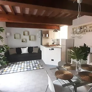 https://il-nido-dellarancio.it-tuscanyhotel.com